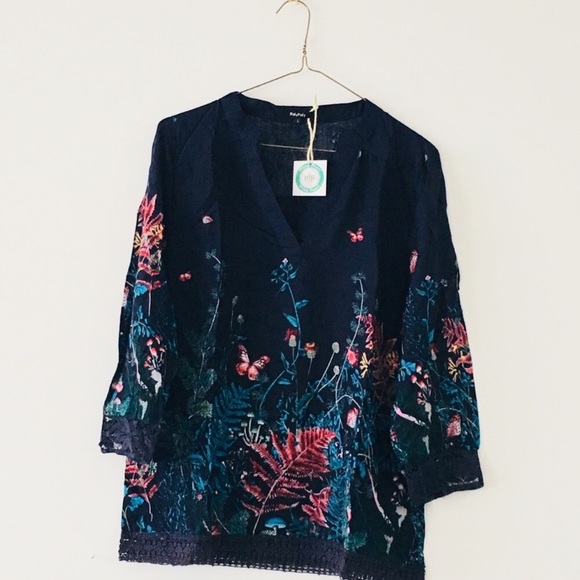 Lace Hem Navy Floral 3/4 Sleeve Blouse - Picture 2 of 6